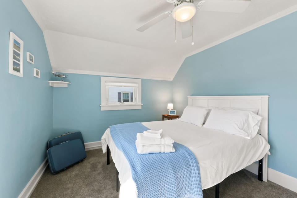 Family-Friendly 3BR Near Downtown Vermilion House in Vermilion
