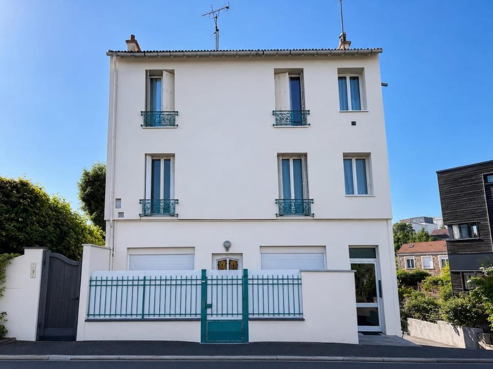 Property building, Day