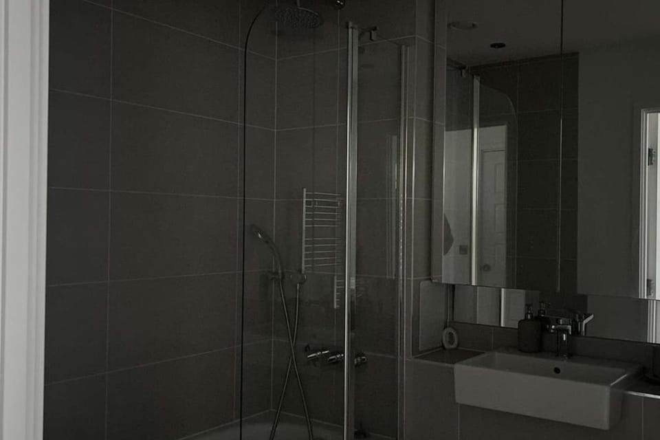 Shower, Bathroom, acessibility