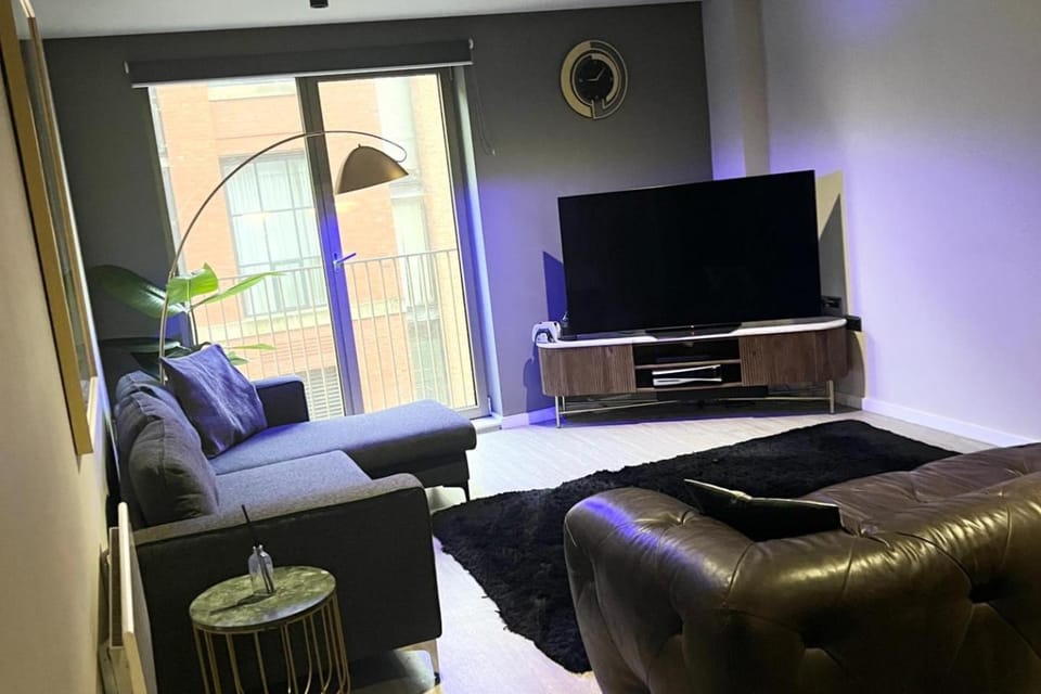 Communal lounge/ TV room, TV and multimedia, Living room, Decorative detail, Seating area