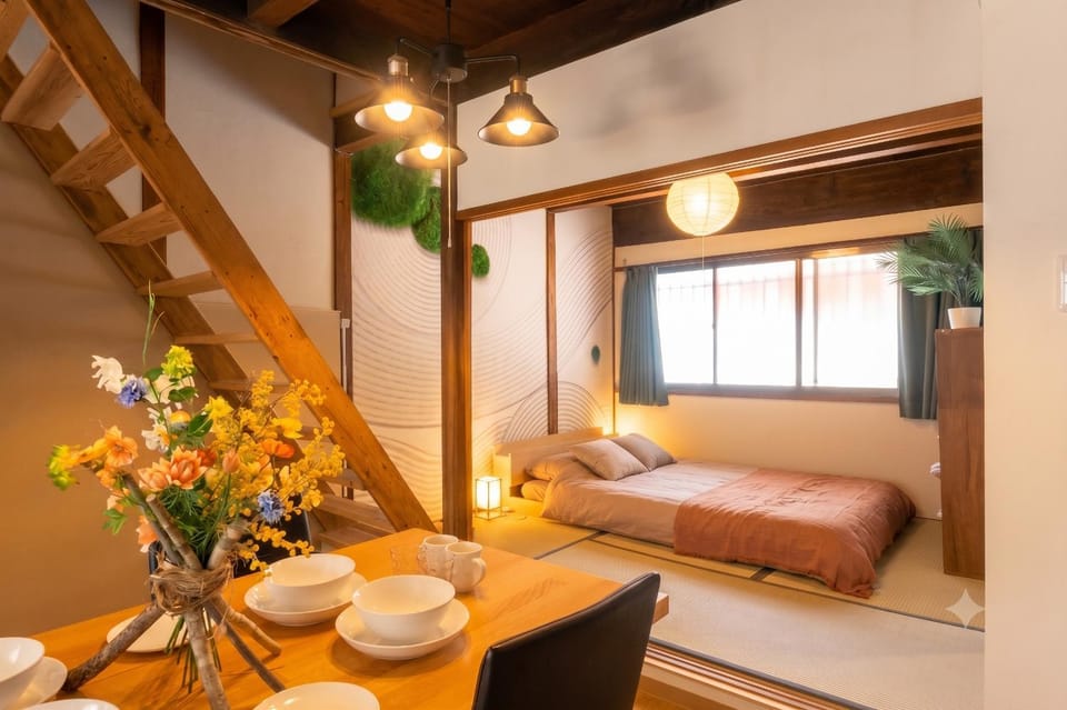 Bed, Living room, Photo of the whole room, Seating area, Bedroom
