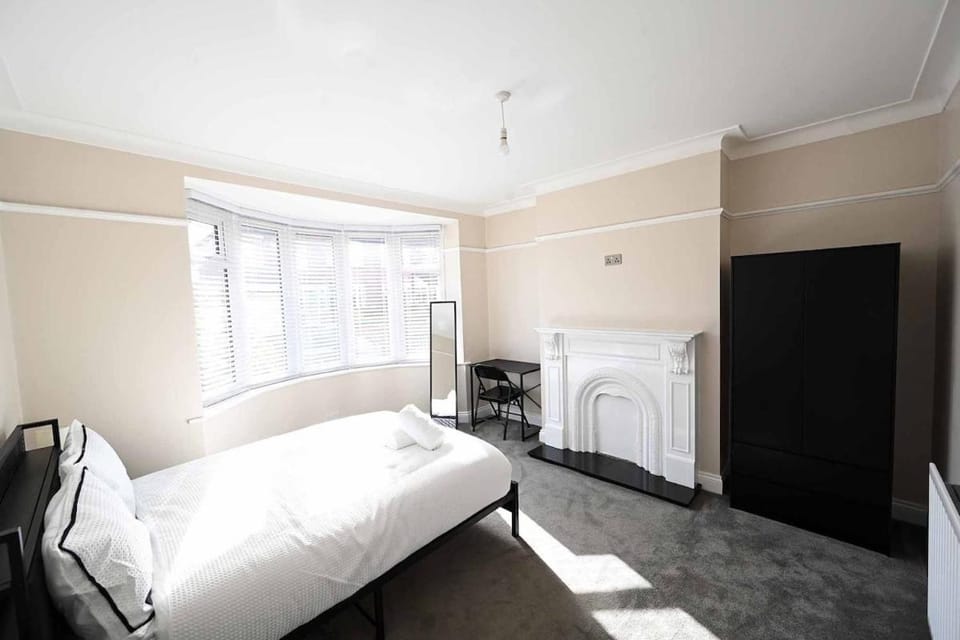 Large 4bedr House Newcastle With Garden & Parking Apartment in Newcastle upon Tyne