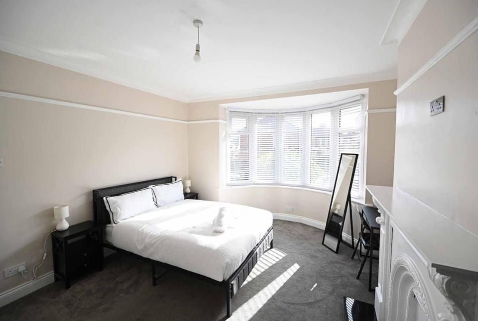 Large 4bedr House Newcastle With Garden & Parking Apartment in Newcastle upon Tyne