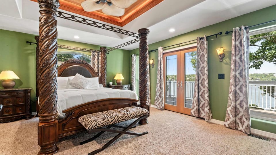Riviera Paradise Lake Luxury House in Lake of the Ozarks