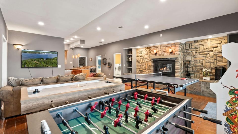 Riviera Paradise Lake Luxury House in Lake of the Ozarks