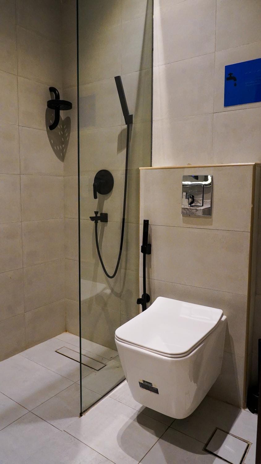 Elegant1BR 65 TVSelf Entry SH-18 Apartment in Jeddah