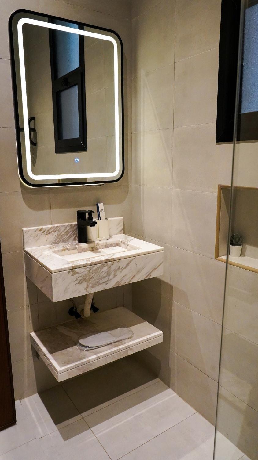 Elegant1BR 65 TVSelf Entry SH-18 Apartment in Jeddah