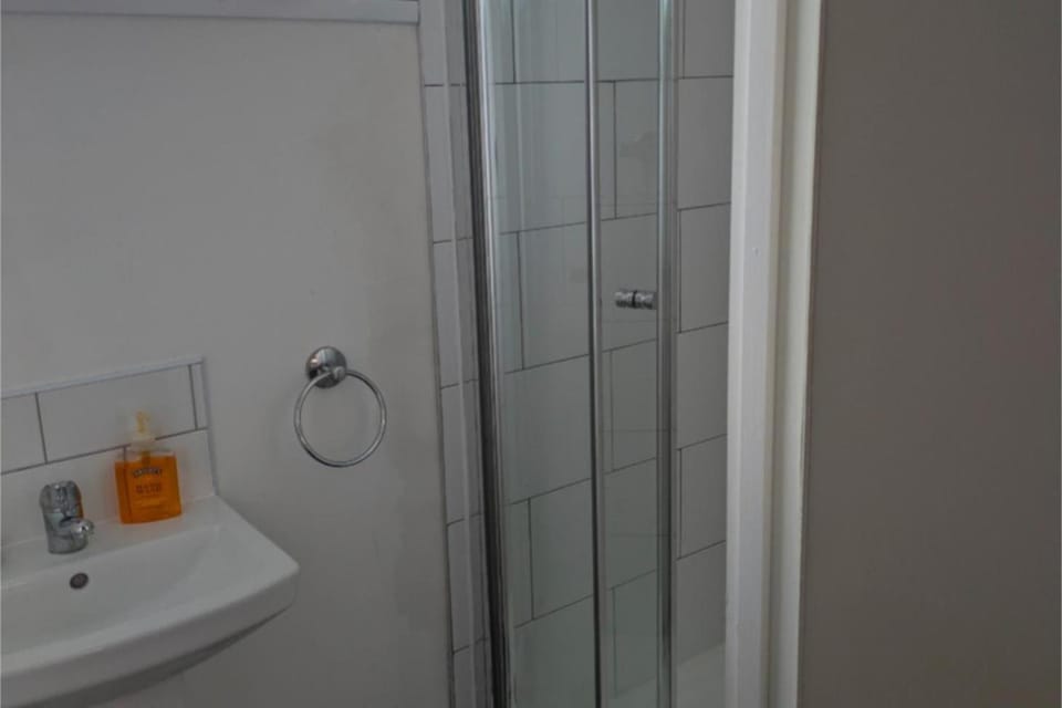Shower, Bathroom, acessibility