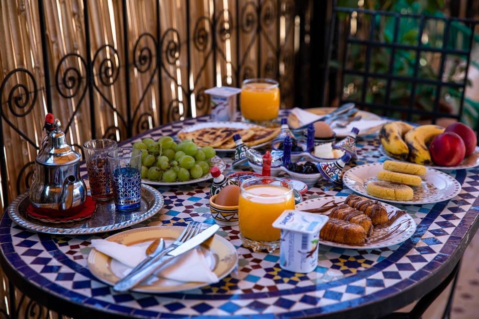Food and drinks, Food, Breakfast, Continental breakfast, Lunch, Dinner, Drinks