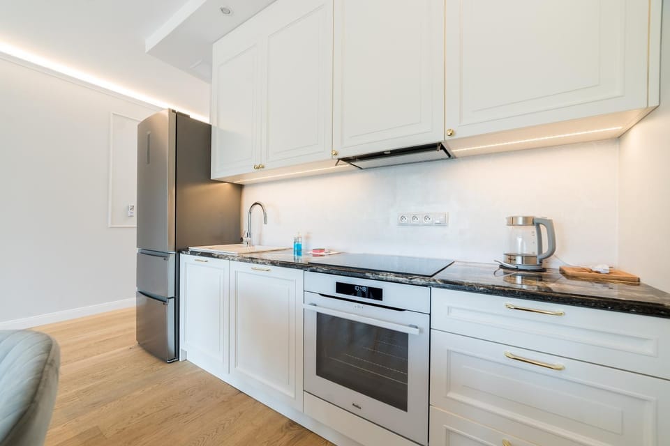 Kitchen or kitchenette, dishwasher, oven, stove