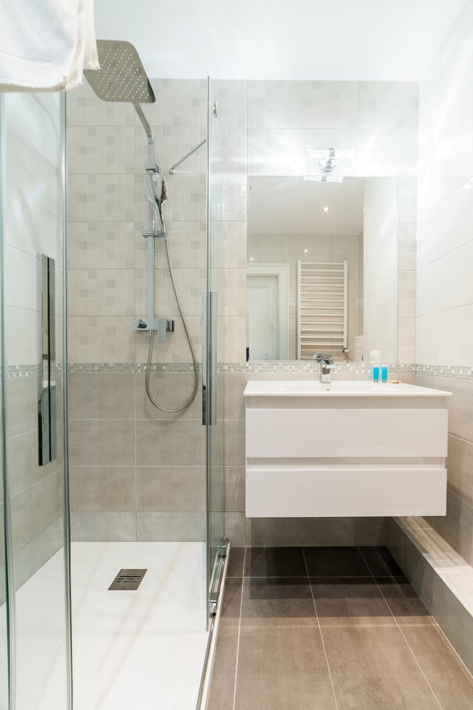 Shower, Bathroom, towels