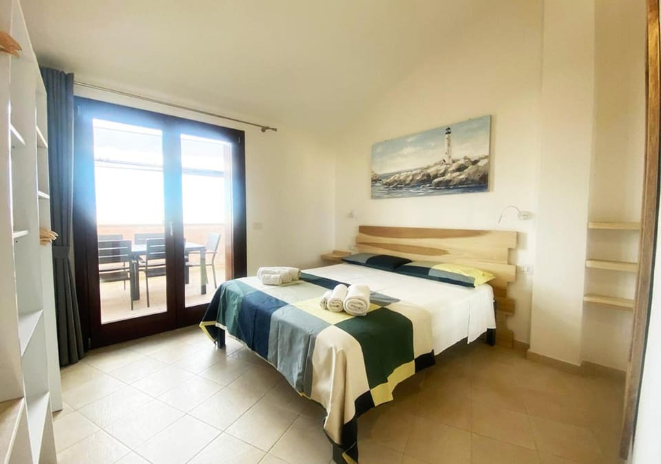 Bed, Balcony/Terrace, Photo of the whole room, Bedroom, towels