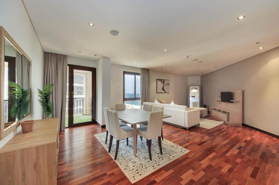 Beachfront 2BR Luxury Anantara the Palm Apartment in Dubai