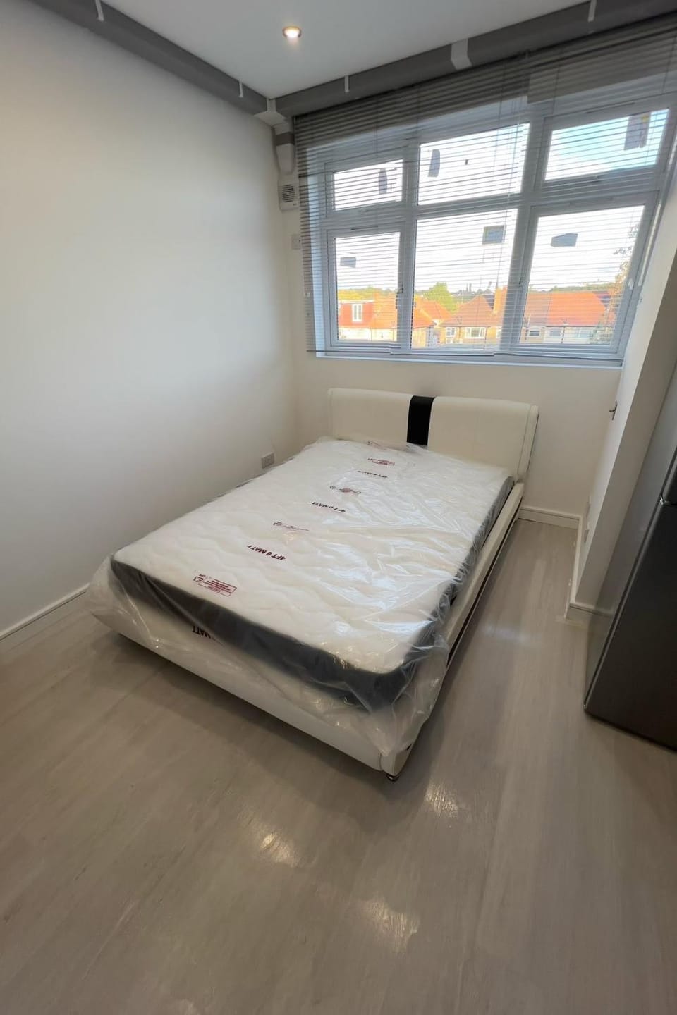 Cozy London Retreat on Old Kent Road Apartment in London Borough of Southwark