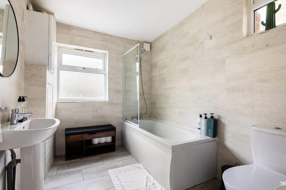 Shower, Toilet, Bathroom, Bath, towels