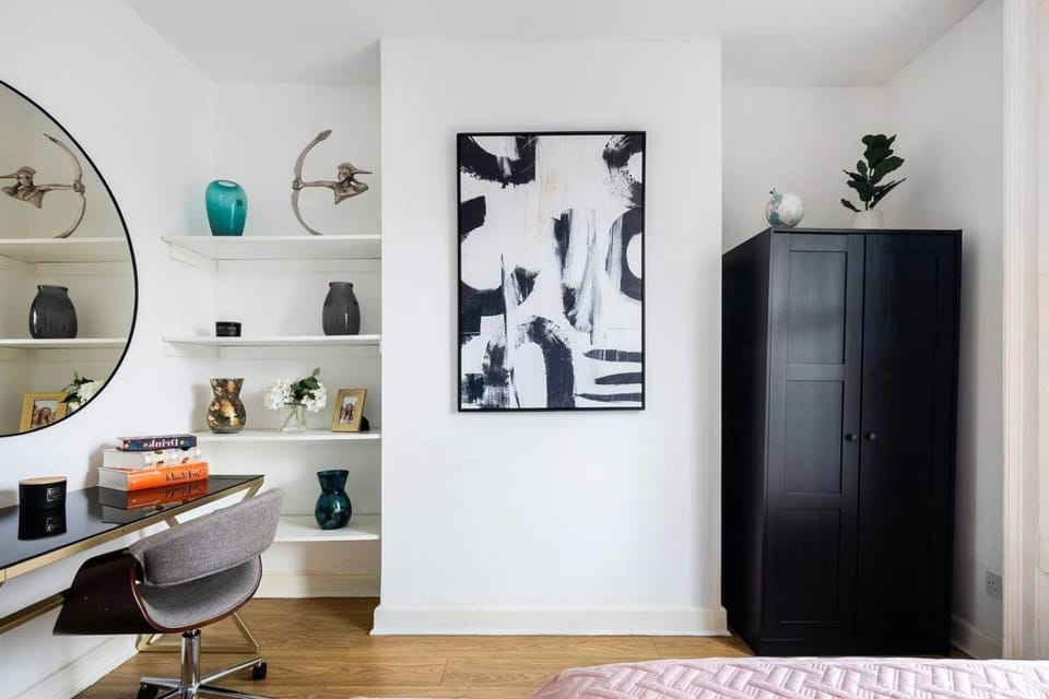 Kitchen or kitchenette, Food and drinks, Food, oven, wardrobe