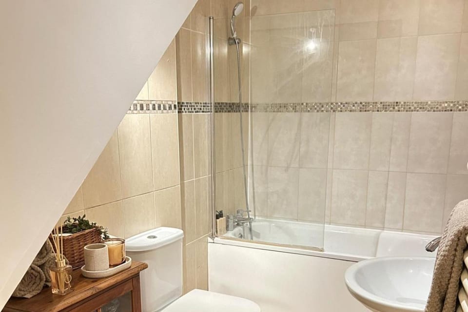 Shower, Toilet, Bathroom, Bath, towels