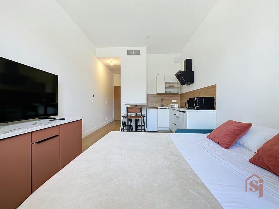 Bed, Photo of the whole room