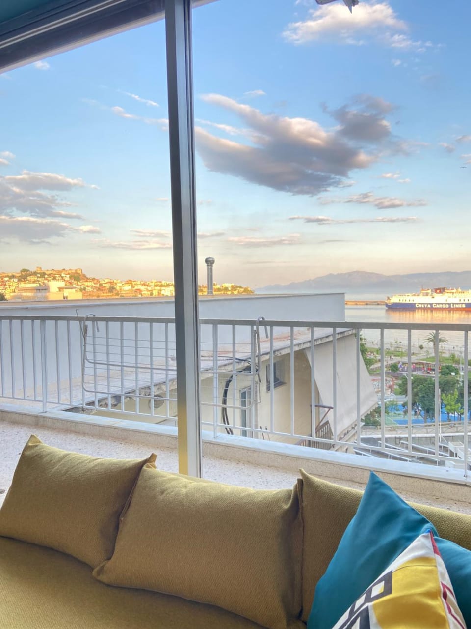 Living room, Landmark view