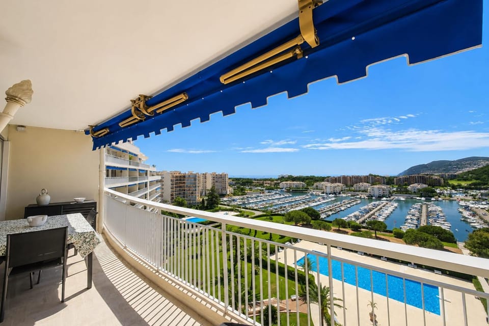 Apt 8 guests sea view & pool 10 minutes from Cannes House in Mandelieu-La Napoule