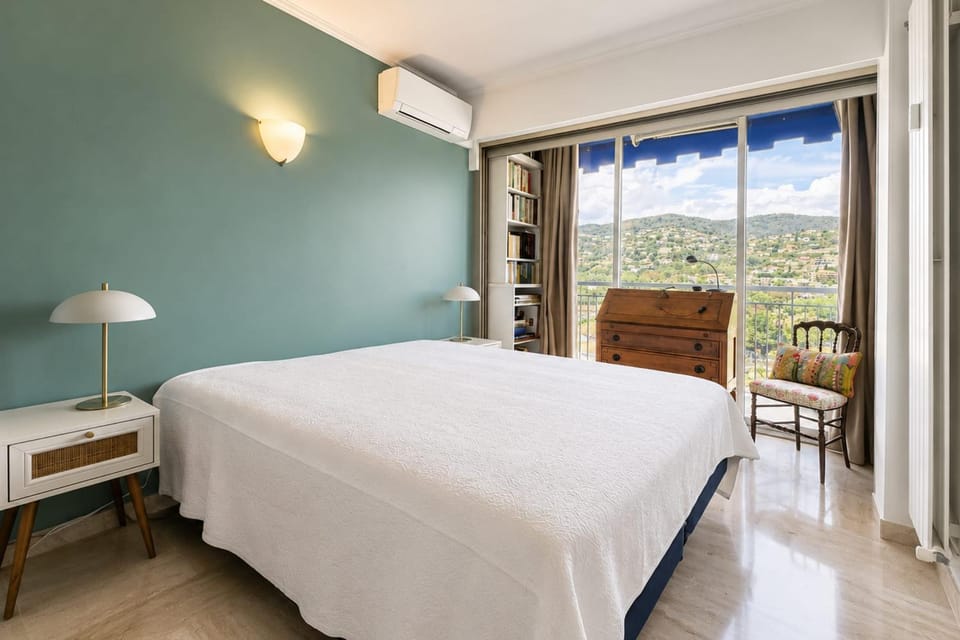 Apt 8 guests sea view & pool 10 minutes from Cannes House in Mandelieu-La Napoule