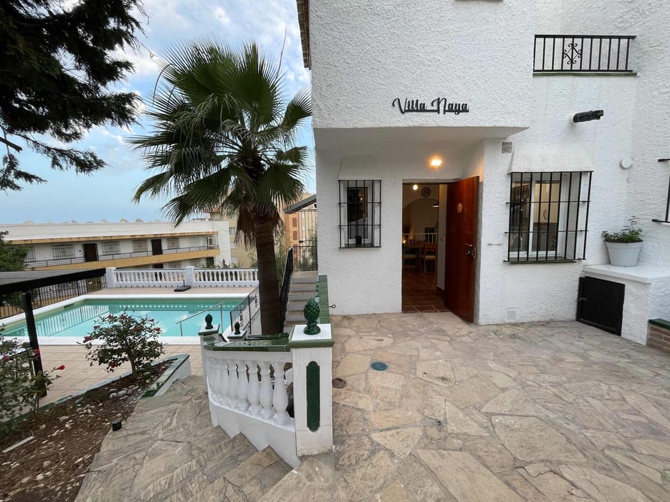 Facade/entrance, Balcony/Terrace, Swimming pool