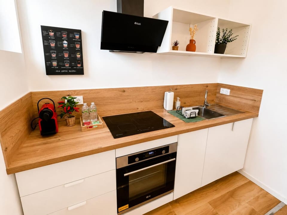 Coffee/tea facilities, Decorative detail, oven, stove, kitchen