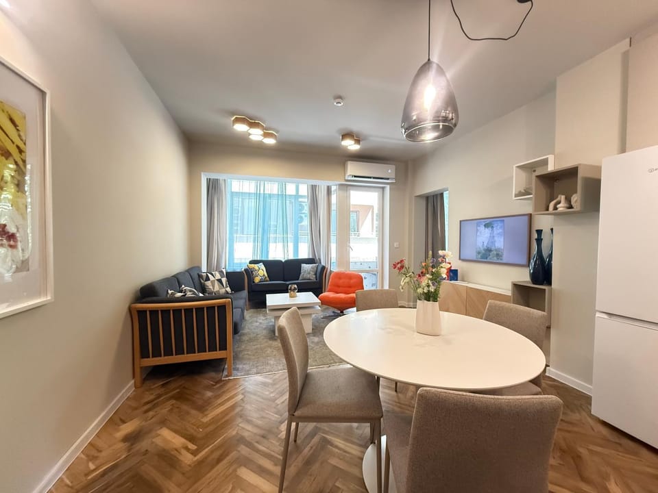 TV and multimedia, Kitchen or kitchenette, Living room