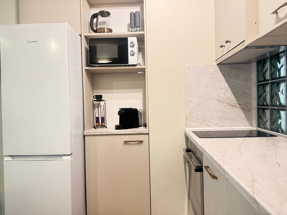 Coffee/tea facilities, dishwasher, oven