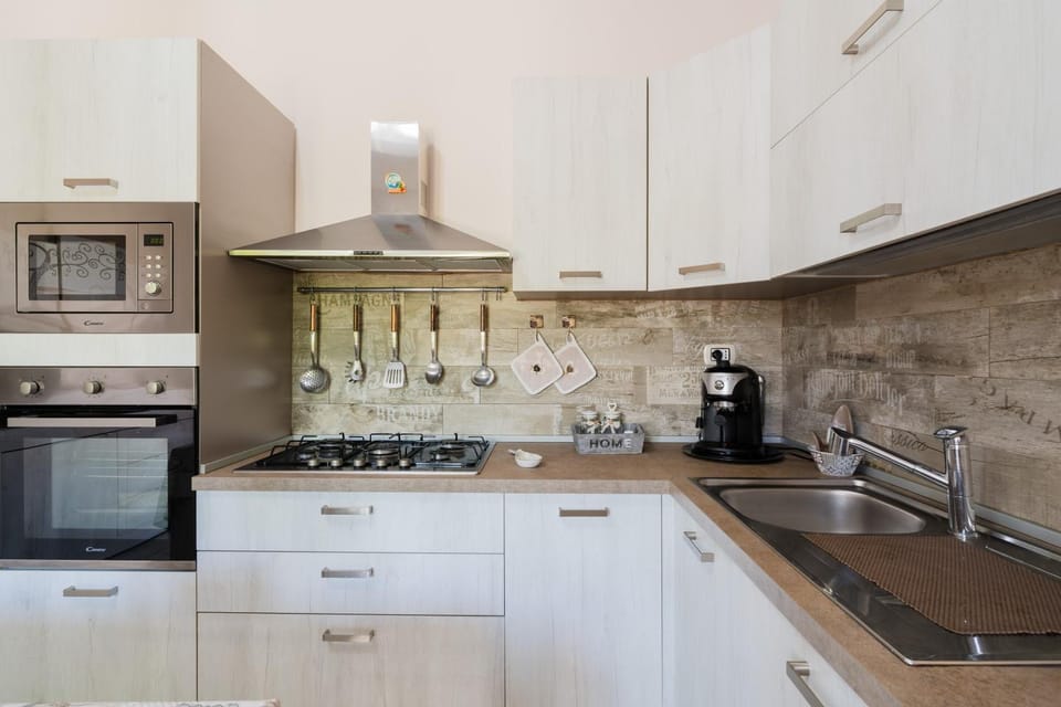 Kitchen or kitchenette, Living room
