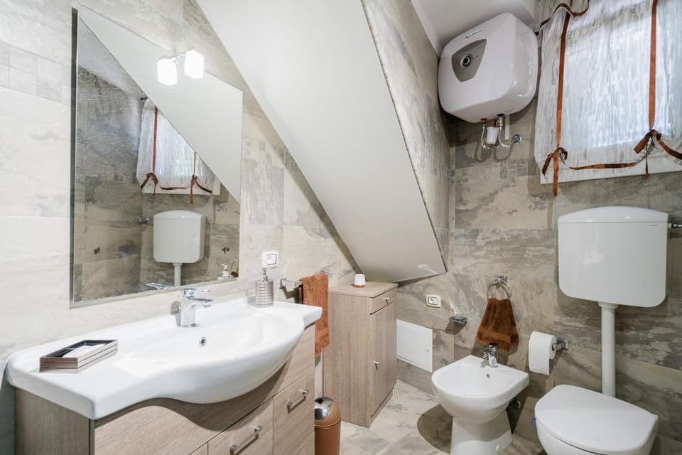 Bathroom, Living room