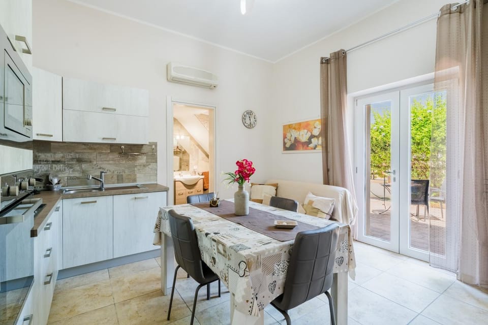 Property building, Kitchen or kitchenette, Living room