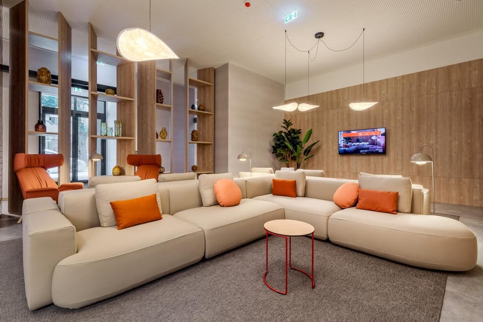Communal lounge/ TV room, TV and multimedia, Living room, internet