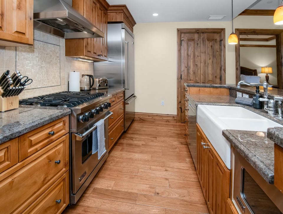 Arrabelle 460 Apartment in Lionshead Village Vail