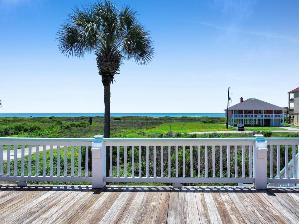 Pelicans and Palms home House in Bolivar Peninsula