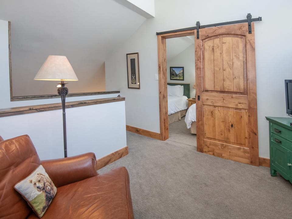 Pitkin Creek Park 3F Apartment in Vail
