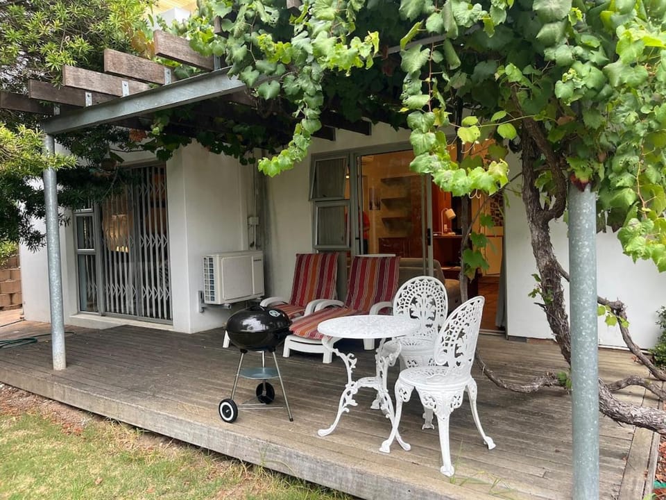 Benevolent Stylish Cottage Apartment in Stellenbosch
