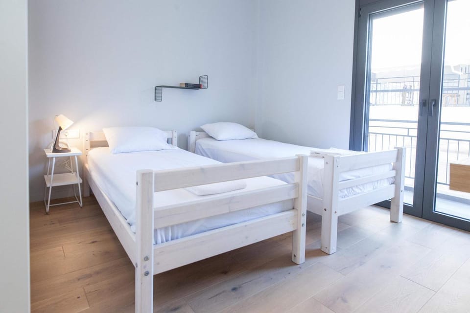 Brand-New Spacious 3 Bd Apt in Piraeus Apartment in Pireas