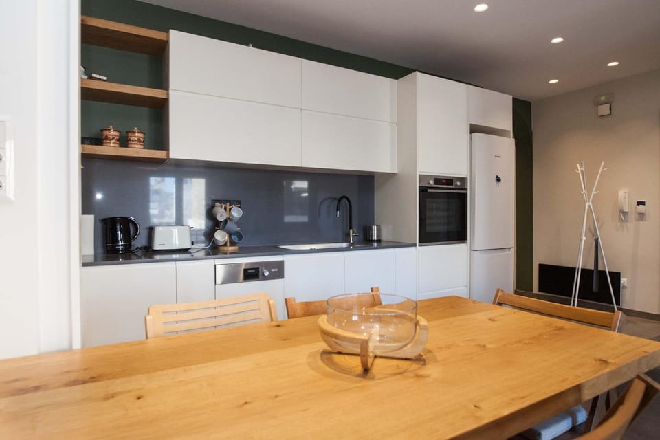 Brand-New Spacious 3 Bd Apt in Piraeus Apartment in Pireas