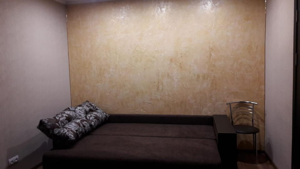 Bed, group of guests
