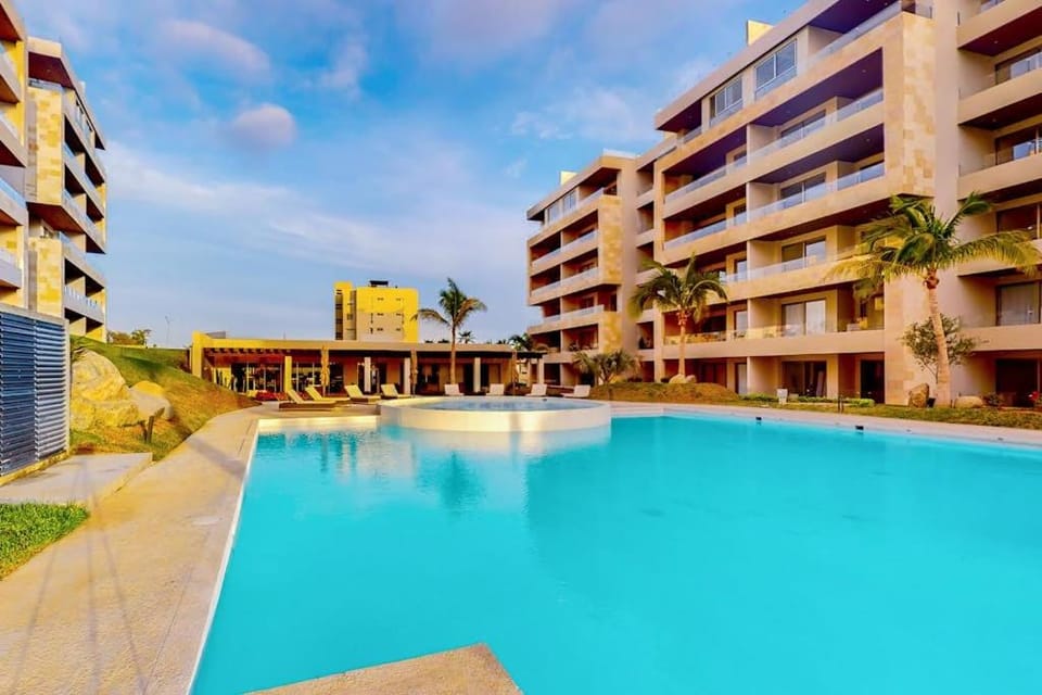 Swimming pool