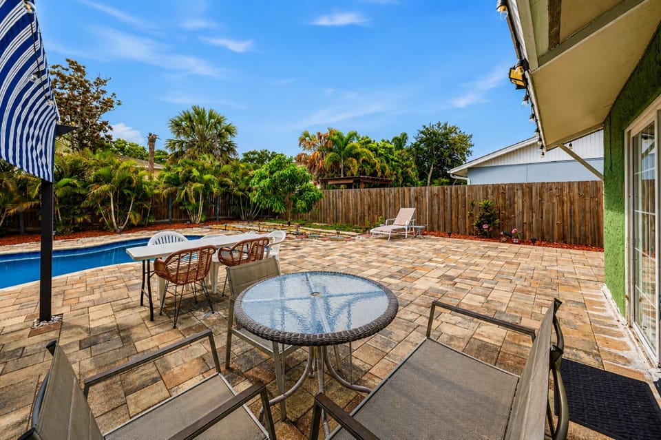 Tropical Largo Pool House Near Beaches Private Pool Retreat House in Largo