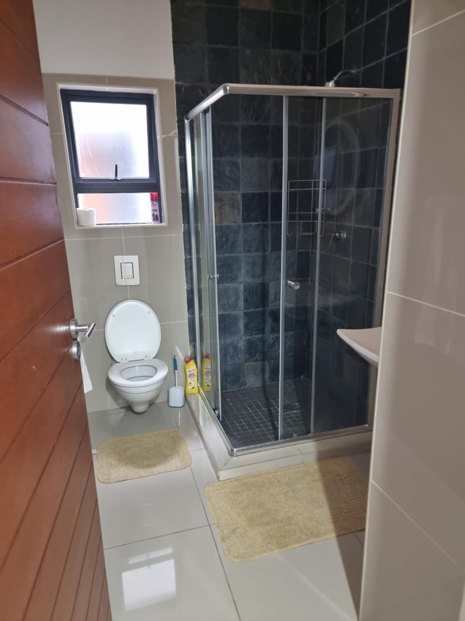 Modern 3-Bedroom Apartment with Pool & City Views in Umhlanga Apartment in Umhlanga