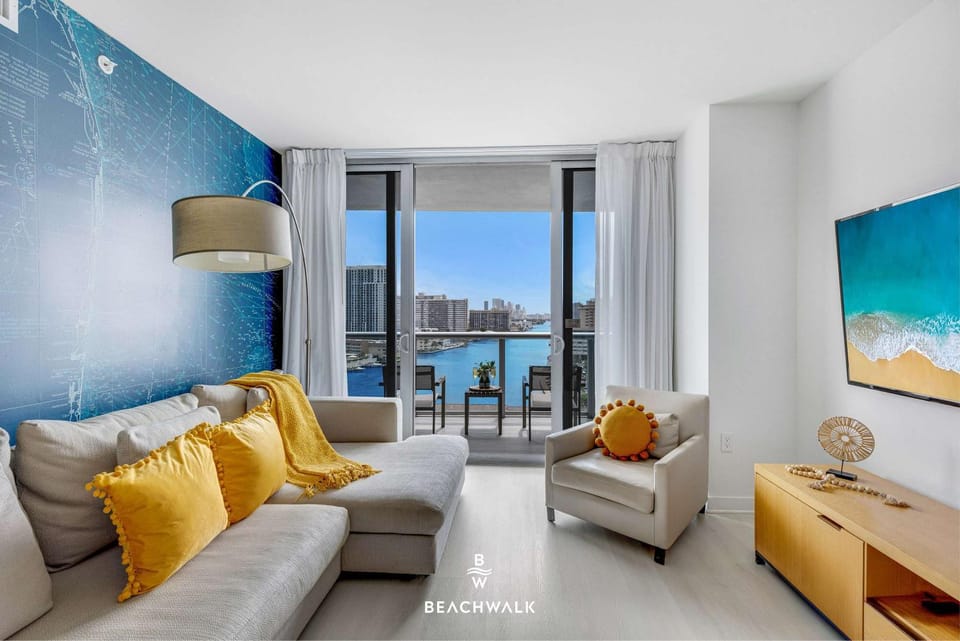Intracoastal Sunset 2BR Apartment in Hallandale Beach