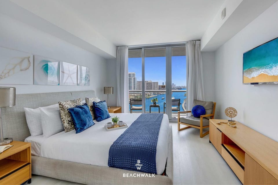 Intracoastal Sunset 2BR Apartment in Hallandale Beach