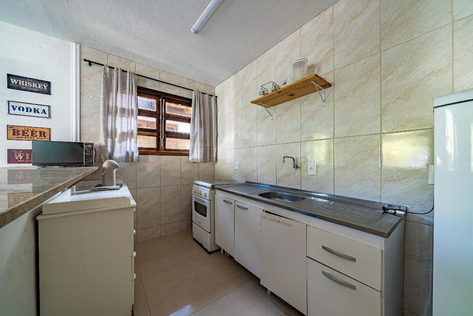 Kitchen or kitchenette, Food, Lunch