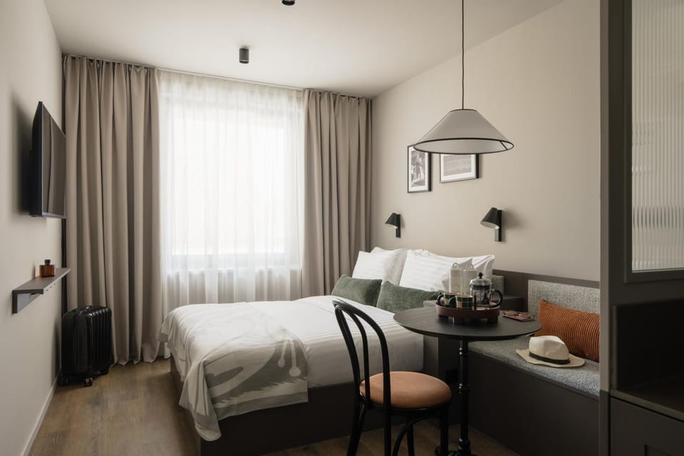 Bed, TV and multimedia, Coffee/tea facilities, Seating area