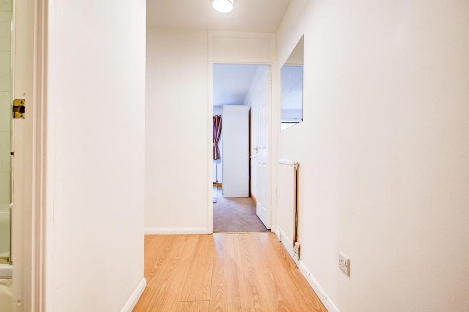 Chic 1BR Northwood Escape Near Metropolitan Line Apartment in Pinner