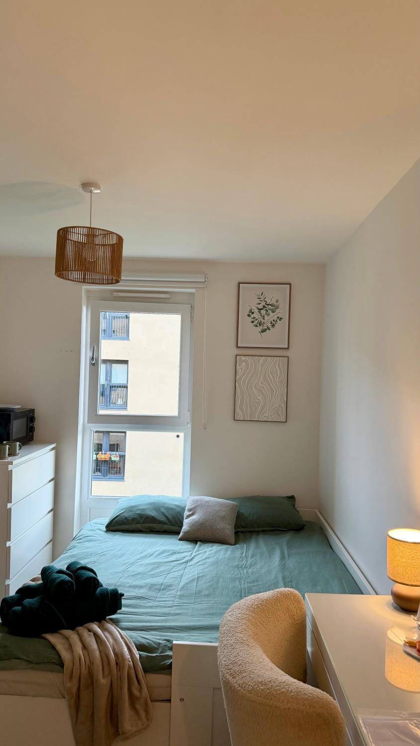 The Cozy Corner Leith Room Vacation rental in Edinburgh
