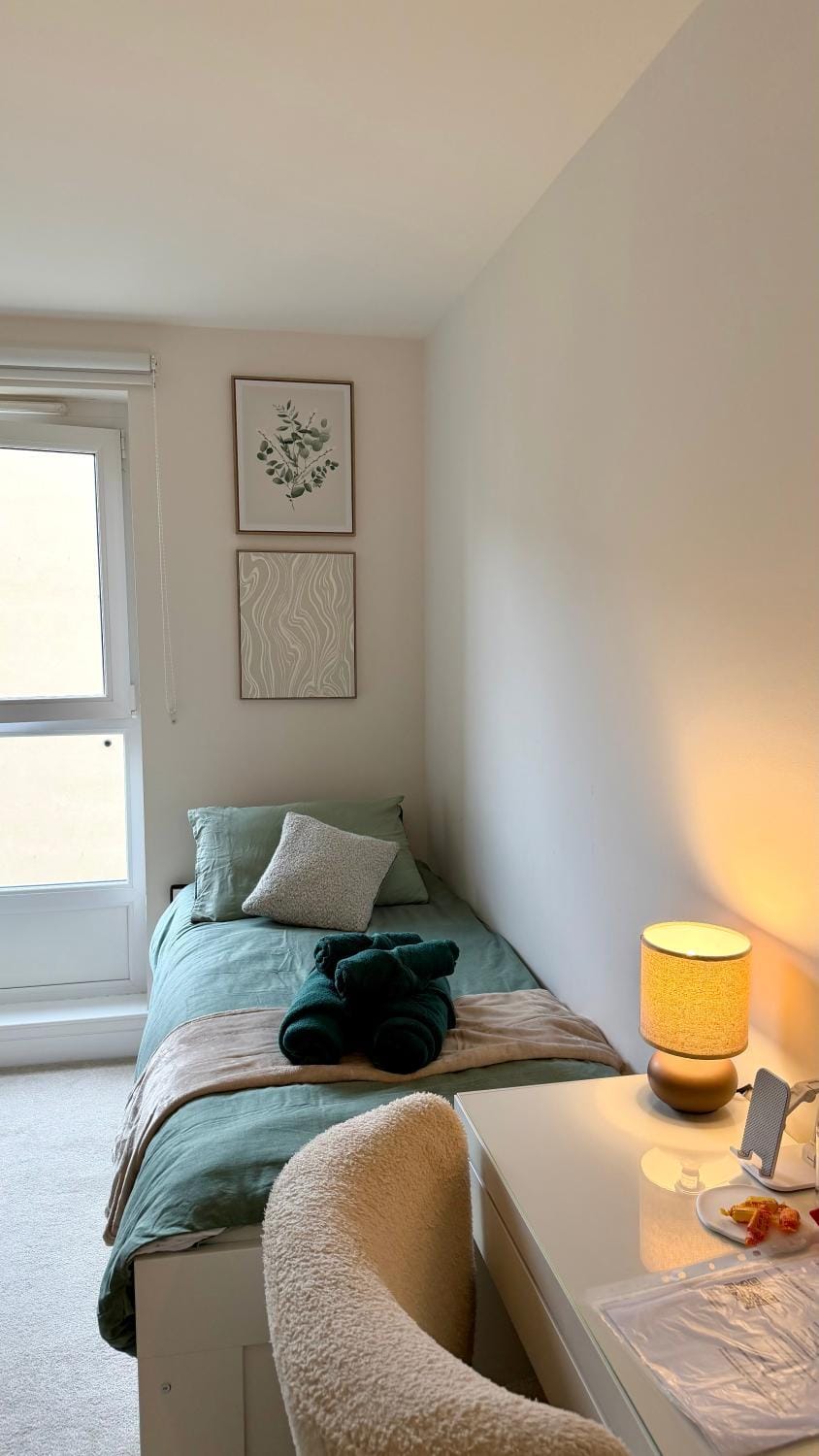 The Cozy Corner Leith Room Vacation rental in Edinburgh
